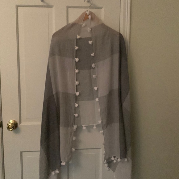 Gray Pom Pom Shawl/Wrap - Picture 3 of 3